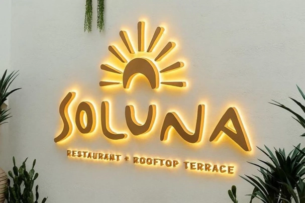 مجتمع تبلیغاتی و تابلوسازی سینار انواع حروف برجسته شامل چنلیوم، استیل و پلاستیک برای ساخت تابلو تبلیغاتی مدرن